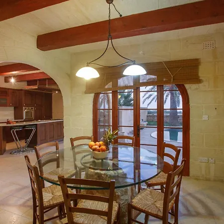 Nyaraló 5 Bedroom With Private Pool