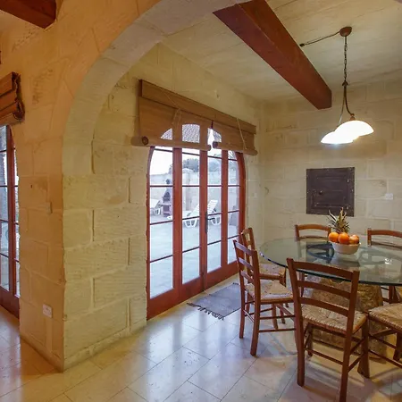 Nyaraló 5 Bedroom With Private Pool