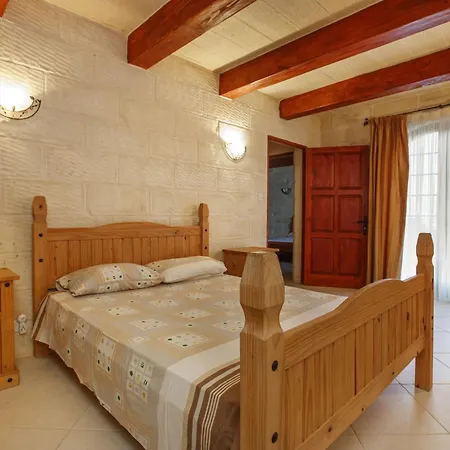 Nyaraló 5 Bedroom With Private Pool *