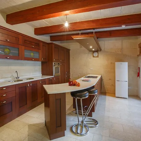 5 Bedroom With Private Pool Holiday home