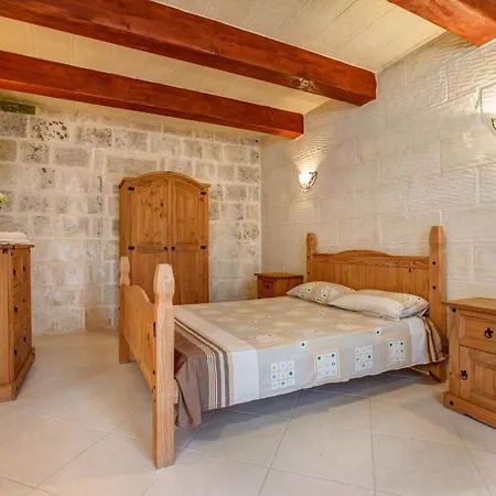 5 Bedroom With Private Pool