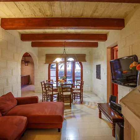 5 Bedroom With Private Pool *