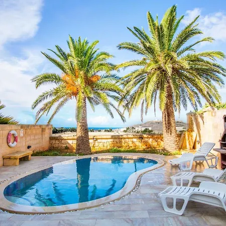 5 Bedroom With Private Pool *