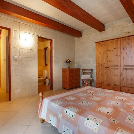 5 Bedroom With Private Pool *