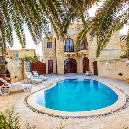 5 Bedroom With Private Pool Holiday home